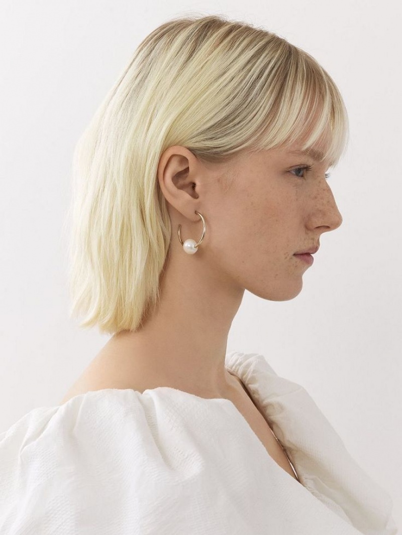 Pearl Chloe Darcey Hoop Earrings | CHE-SR14441